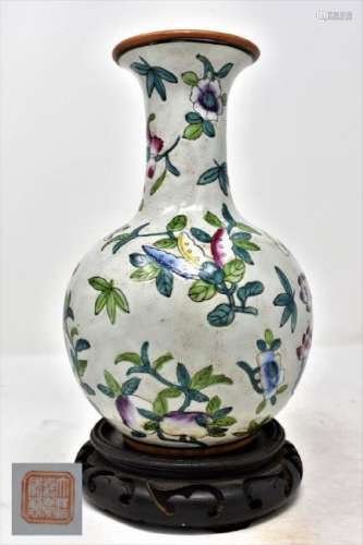Chinese Qing Dynasty Famille Rose Porcelain Vase