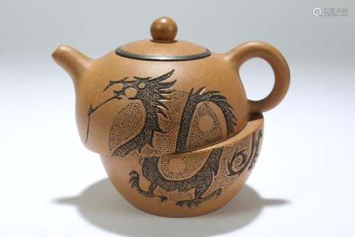 A Chinese Dragon-decorating Fortune Tea Pot