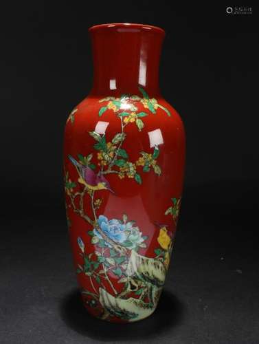 A Chinese Red Nature-sceen Porcelain Vase Display