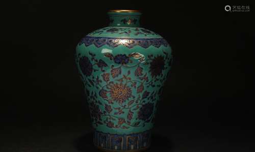 An Estate Chinese Bat-framing Porcelain Vase