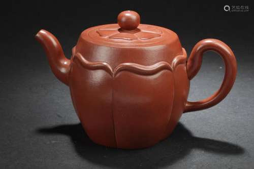 A Wave-decorating Chinese Estate Tea Pot