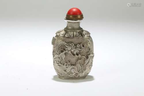 A Chinese Lidded Dragon-decorating Metal Snuff Bottle