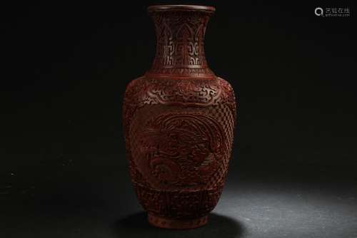 A Chinese Dragon-decorating Estate Lacquer Vase