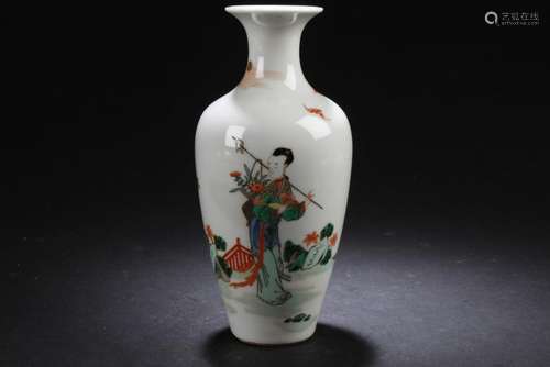 A Story-telling Chinese Estate Porcelain Vase Display