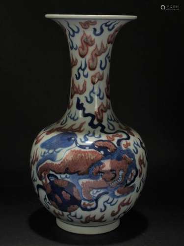 A Chinese Dragon-decorating Estate Porcelain Vase