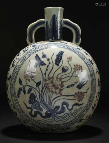 A Chinese Duo-handled Estate Blue and White Porcelain