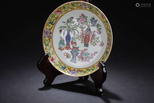 A Plant-filled Decorating Chinese Porcelain Plate