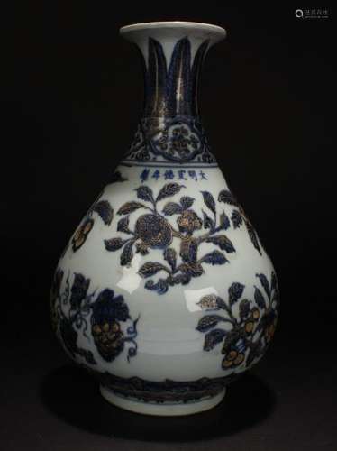 A Chinese Flat-opening Estate Porcelain Vase Display