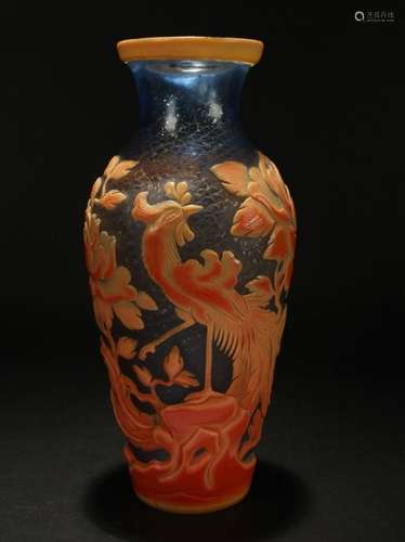 A Chinese Phoenix-decorating Estate Peking-glass Vase