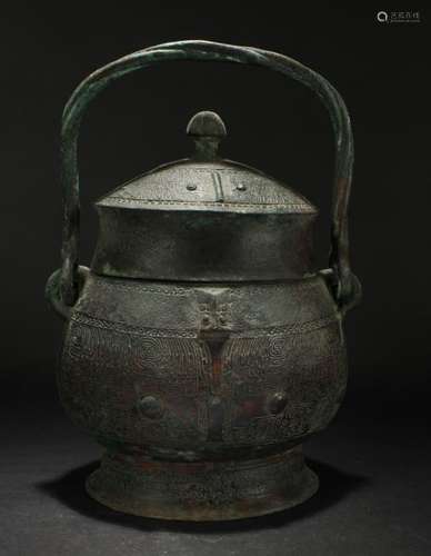 A Chinese Lidded Ancient-framing Estate Bronze Vessel