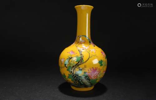 A Chinese Nature-sceen Estate Yellow Porcelain Vase