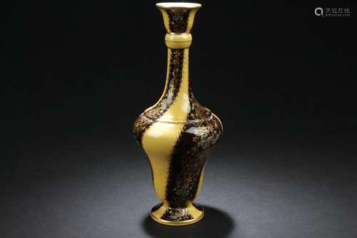 An Estate Narrow-opening Porcelain Vase