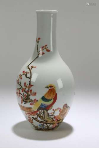 A Chinese Nature-sceen Poetry-framing Porcelain Vase