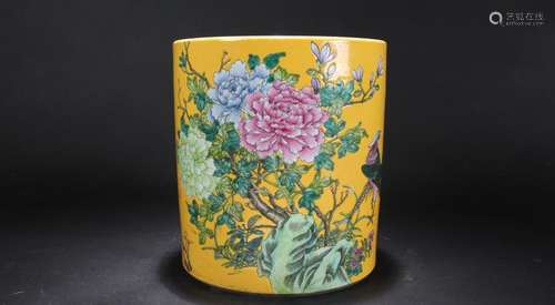 An Estate Chinese Nature-sceen Yellow Porcelain Pot