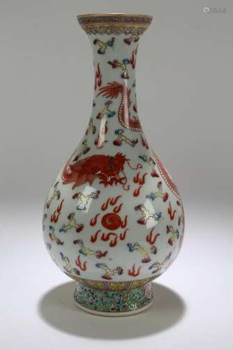 A Chinese Dragon-decorating Detailed Fortune Vase