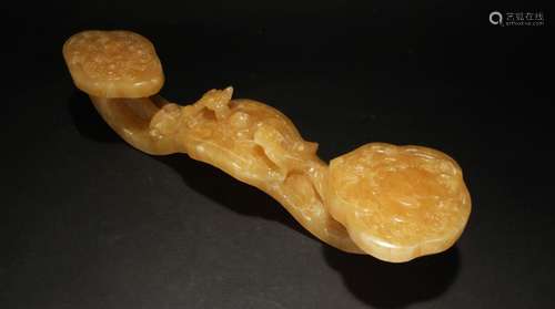 A Chinese Yellow Jade-curving Ryui Display