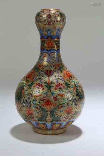 A Chinese Garlic-head Detailed Porcelain Fortune Vase