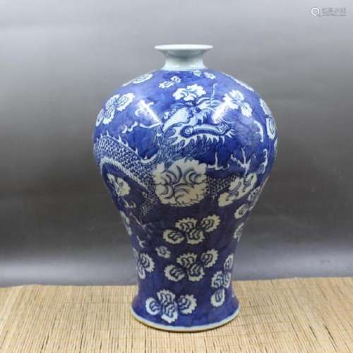 A BLUE & WHITE DRAGON MEIPING VASE QING DYNASTY.