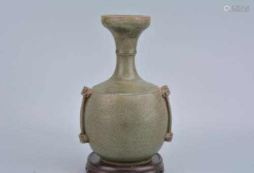 A GREY CRACKLE DOUBLE HANDLE VASE MING DYNASTY.