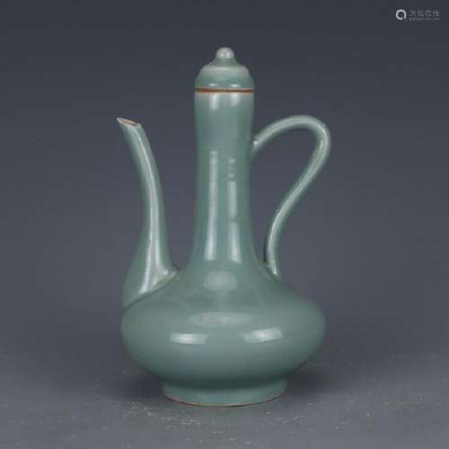 A GREEN GLAZED TEAPOT MING DYNASTY.