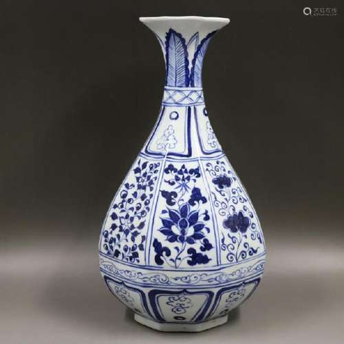 A BLUE & WHITE LOTUS VASE MING DYNASTY.