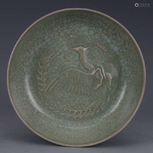 A GREY CRACKLE PHOENIX PLATE MING DYNASTY.