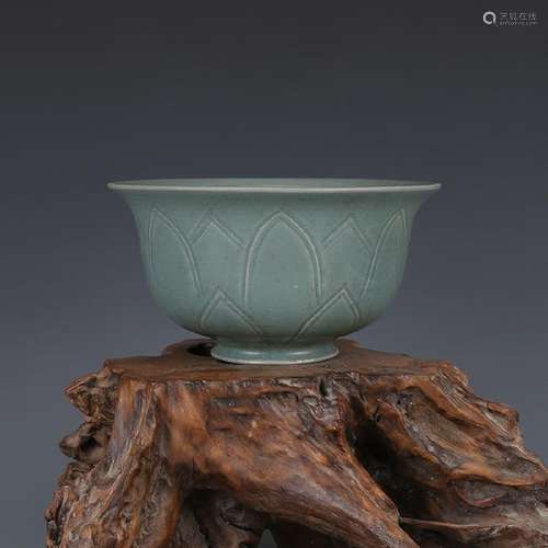 A LIGHT GREEN LEAF BOWL MING DYNASTY.