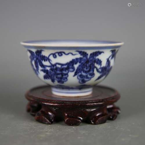 A BLUE & WHITE GRAPES BOWL XUANDE MARK 14TH/C.