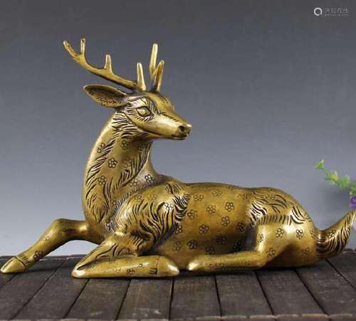 A GILT BRONZE DEER STATUE QING DYNASTY.