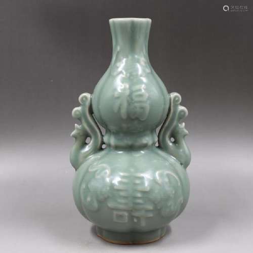 A GREY DOUBLE GOURD VASE QING DYNASTY.