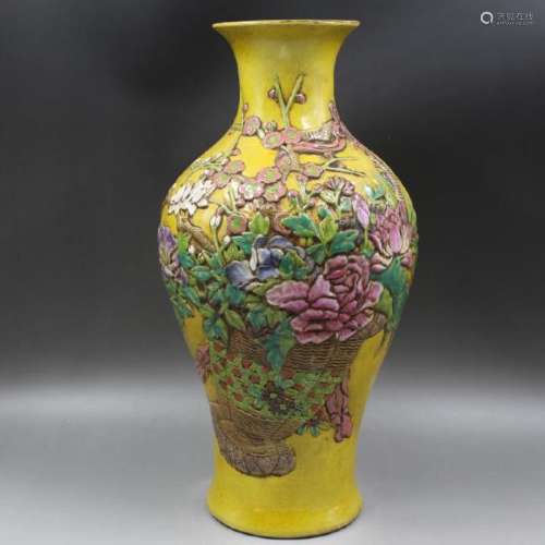 A YELLOW GROUND FAMILLE VERET VASE QIANLONG MARK 17TH/C