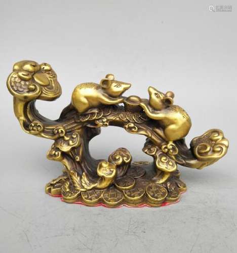 A GILT BRONZE MOUSE RUYI STATUE QING DYNASTY.