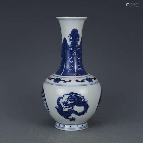 A BLUE & WHITE DRAGON & PHOENIX VASE QING DYNASTY.