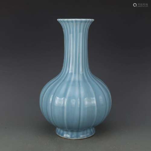 A BLUE GLAZE BOTTLE VASE QIANLONG MARK 17TH/C.