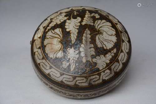 A BROWN PORCELAIN BOX QING DYNASTY.