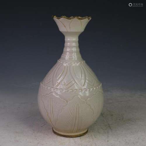 A WHITE LEAF VASE SONG DYNASTY 10TH/C.