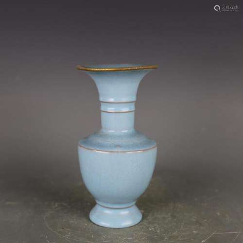 A SKY BLUE GLAZED VASE MING DYNASTY.