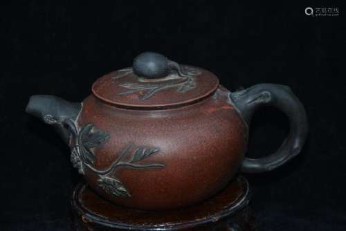 A BROWN GRAPES ZISHA TEAPOT YIXING.