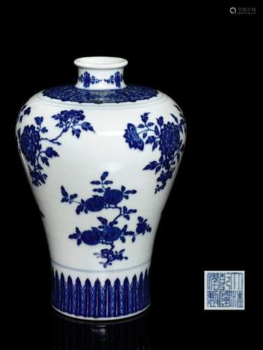 [FROM CHRISTIE'S] A BLUE & WHITE MEIPING VASE QIANLONG.