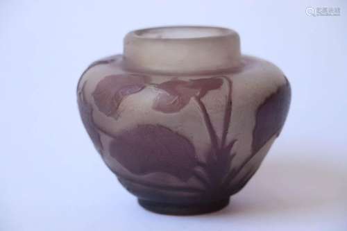 GALLE Emile (1847/1904). Petit vase rond reposant …