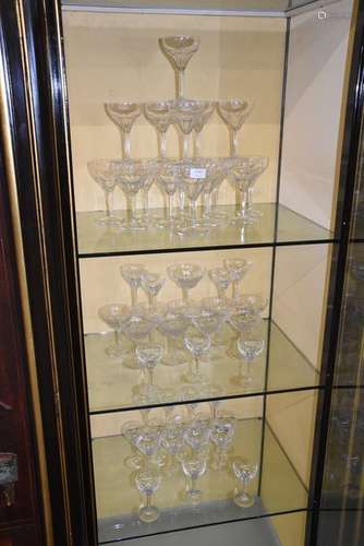 Service de 48 verres en cristal