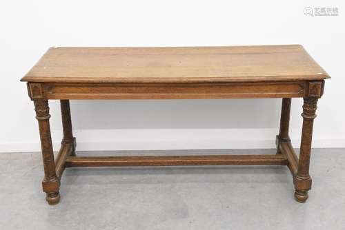 Table en chêne de style Néo gothique (73x61x149cm)