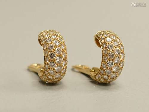 Paire de boucles d'oreilles Chaumet en or jaune et…