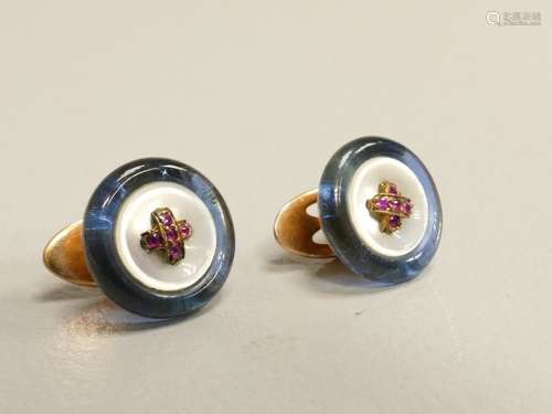 Paire de boutons de manchettes en or rose 18 carat…