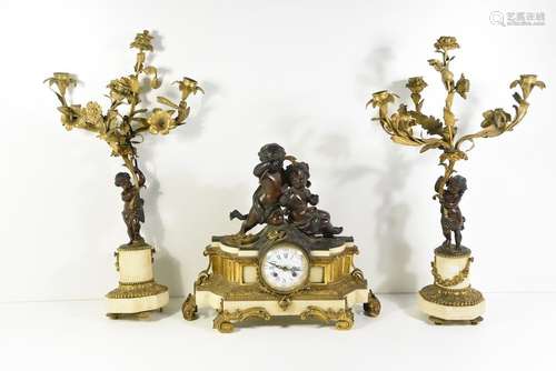 Garniture de cheminée en bronze (Ht horloge 39cm)