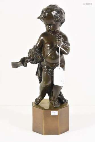 Statuette d'un amour en bronze patiné (Ht 35cm)