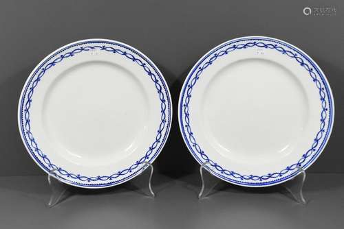 2 plats en porcelaine de Tournai décor aux anneaux