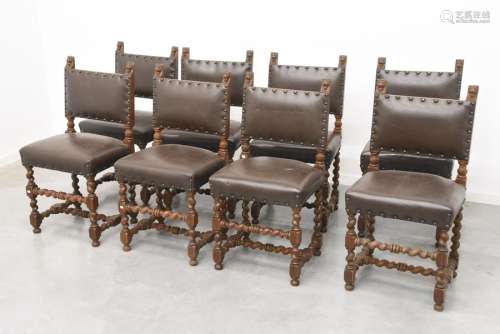 Série de 8 chaises de style Louis XIII en chêne re…