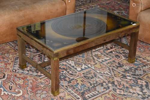 Table basse des années 70 avec dessus verre et lai…