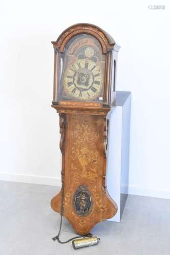 Horloge frisonne en marqueterie